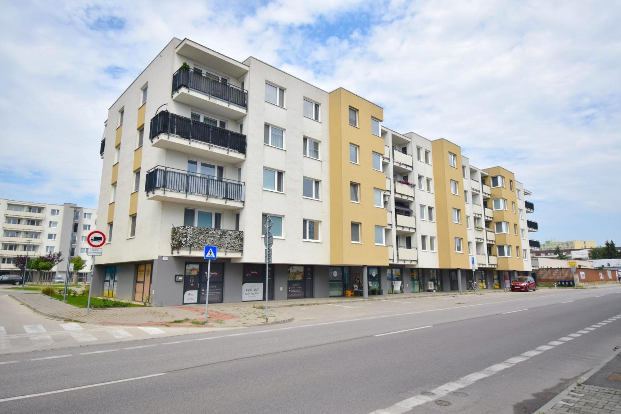 Apartman Zlatovska 22B Trenčín 外观 照片